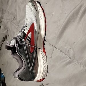Brooks Men size 13 Wide
